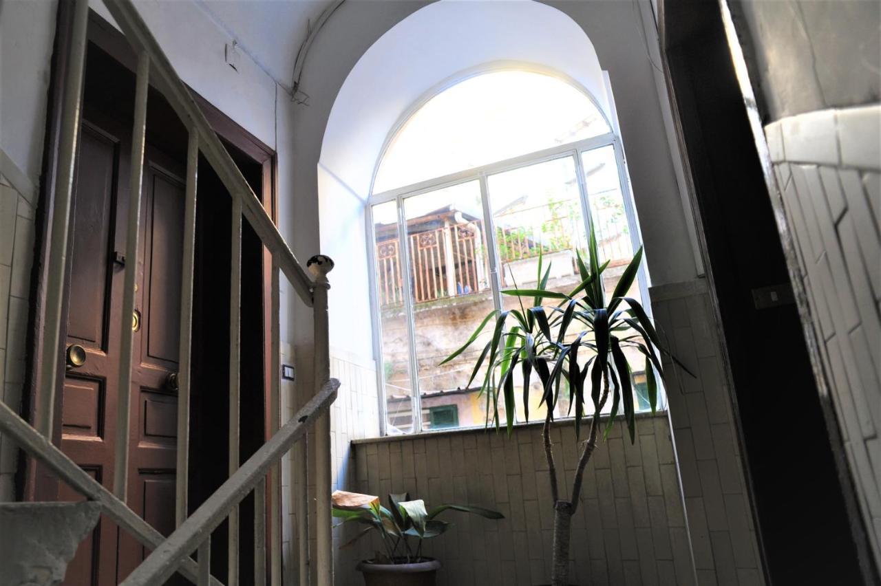 A Due Passi Dal Museo Bed & Breakfast Наполи Екстериор снимка