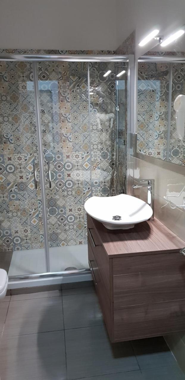 A Due Passi Dal Museo Bed & Breakfast Наполи Екстериор снимка