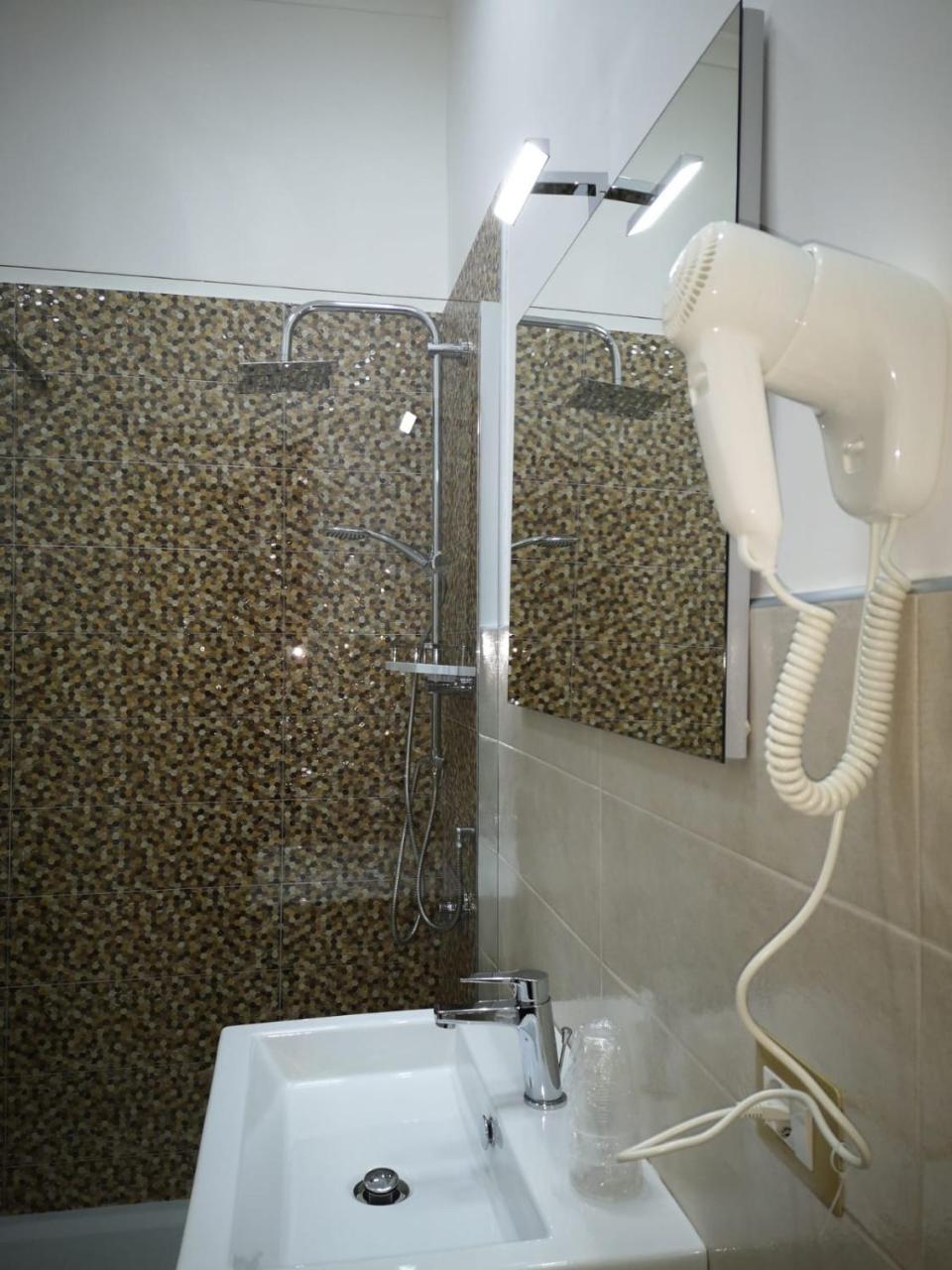 A Due Passi Dal Museo Bed & Breakfast Наполи Екстериор снимка