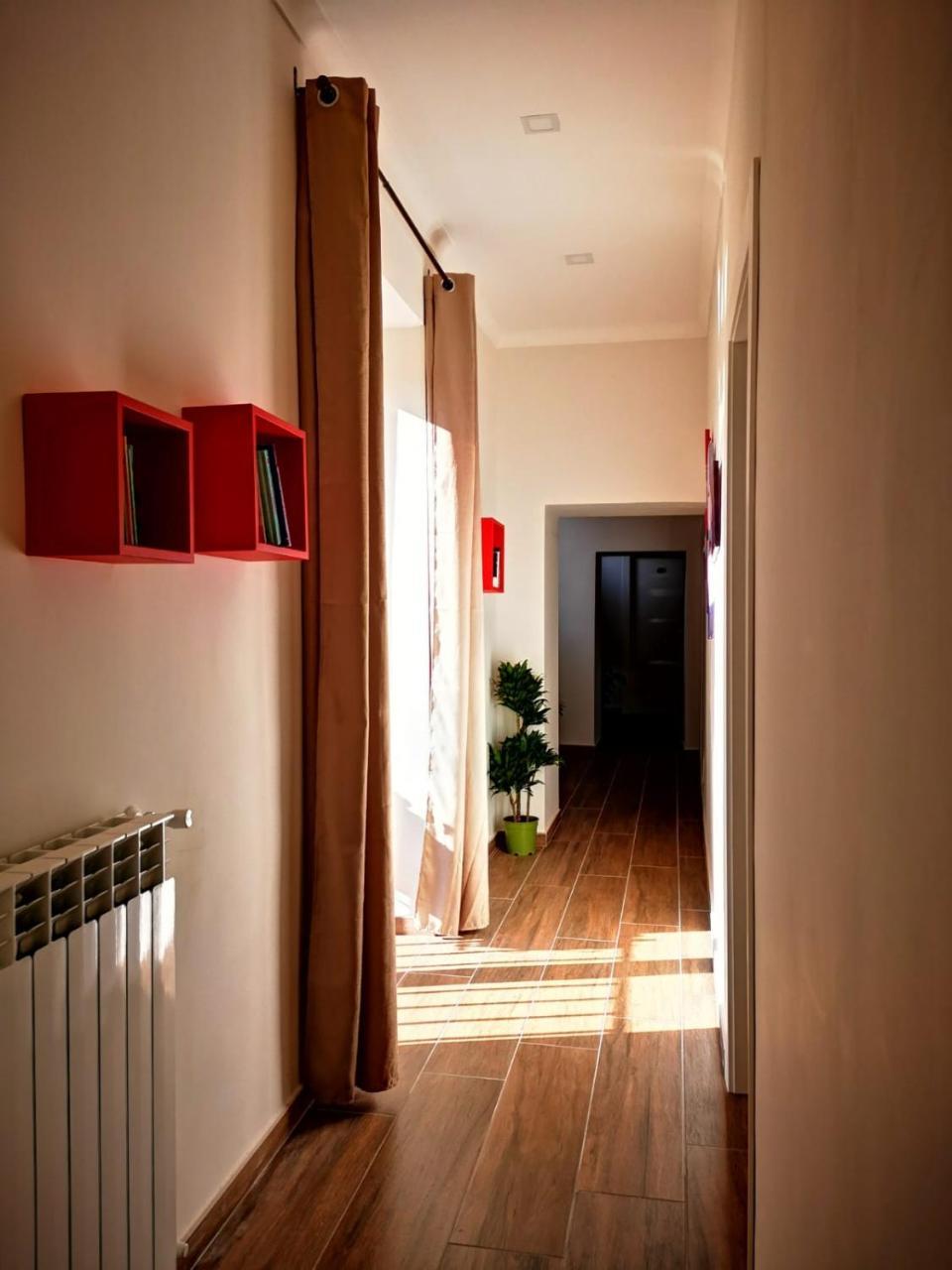 A Due Passi Dal Museo Bed & Breakfast Наполи Екстериор снимка