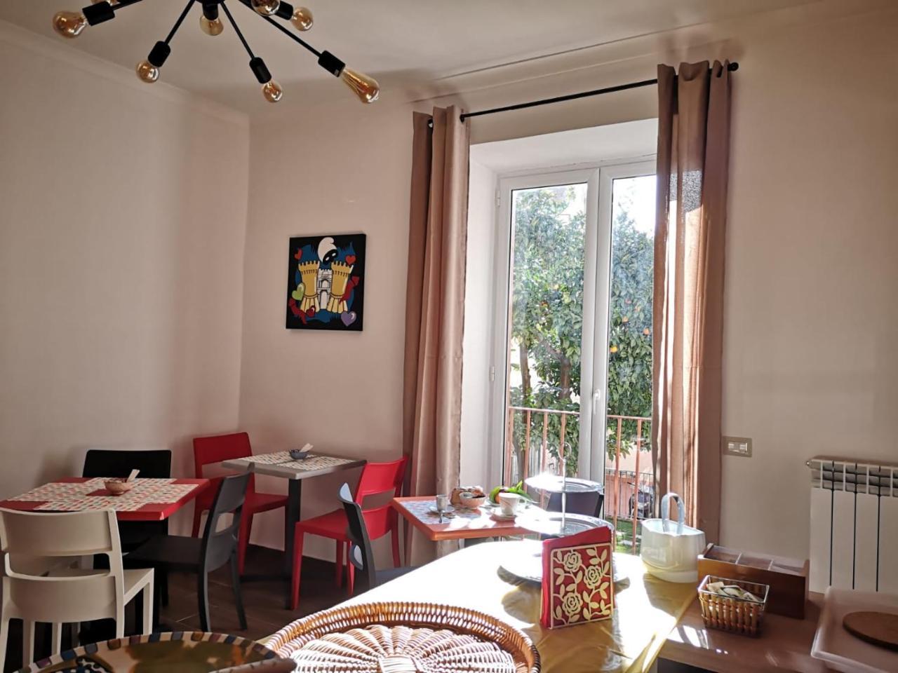 A Due Passi Dal Museo Bed & Breakfast Наполи Екстериор снимка
