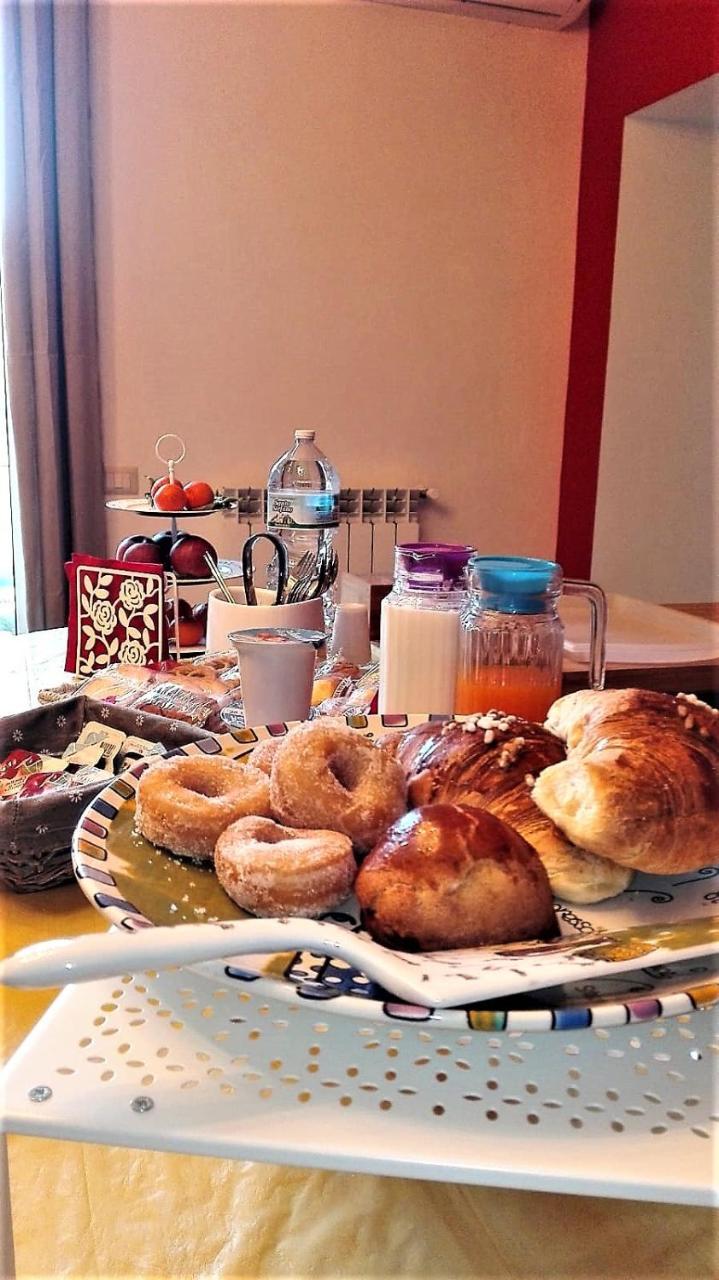 A Due Passi Dal Museo Bed & Breakfast Наполи Екстериор снимка