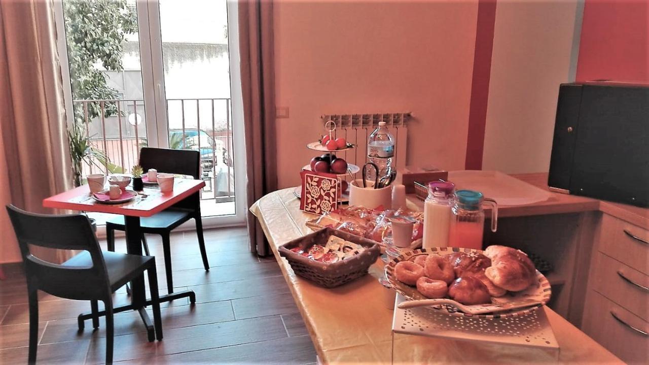 A Due Passi Dal Museo Bed & Breakfast Наполи Екстериор снимка