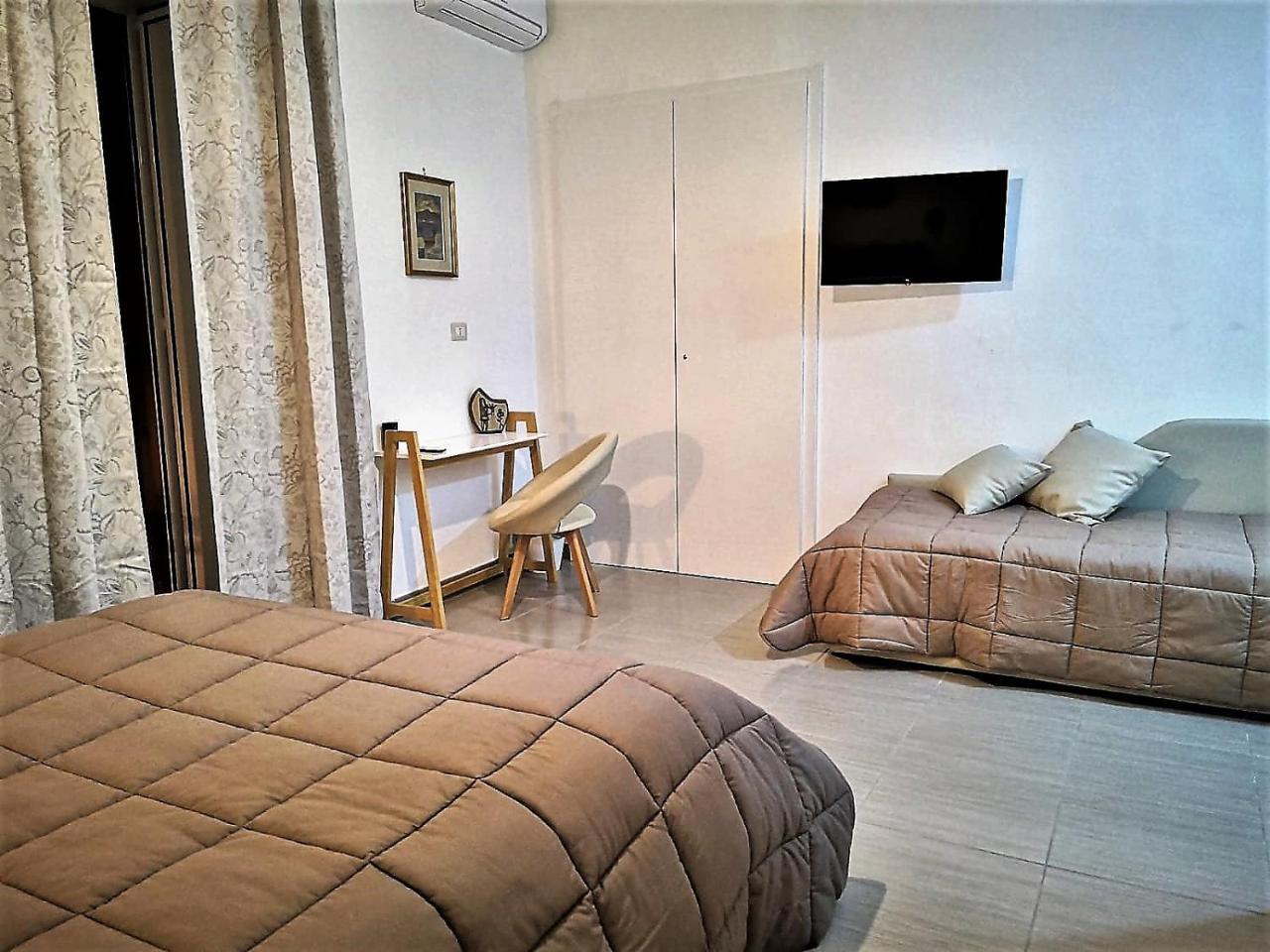 A Due Passi Dal Museo Bed & Breakfast Наполи Екстериор снимка