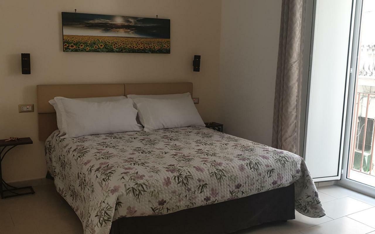 A Due Passi Dal Museo Bed & Breakfast Наполи Екстериор снимка