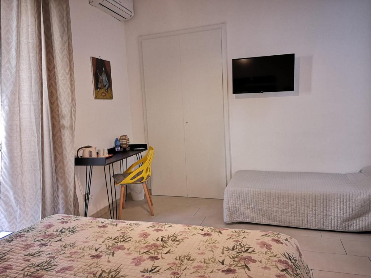 A Due Passi Dal Museo Bed & Breakfast Наполи Екстериор снимка